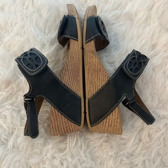 Clarks Womens Sz 6 M Wedge Sandals - Picture 4 of 7